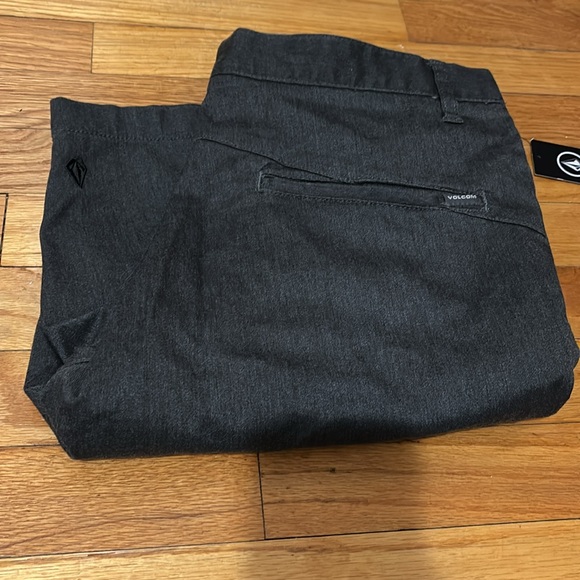 Volcom Shorts - Picture 3 of 5